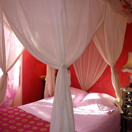 Logis Deritel Bed and Breakfast Montsûrs Esterno foto