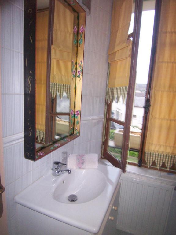 Logis Deritel Bed and Breakfast Montsûrs Camera foto